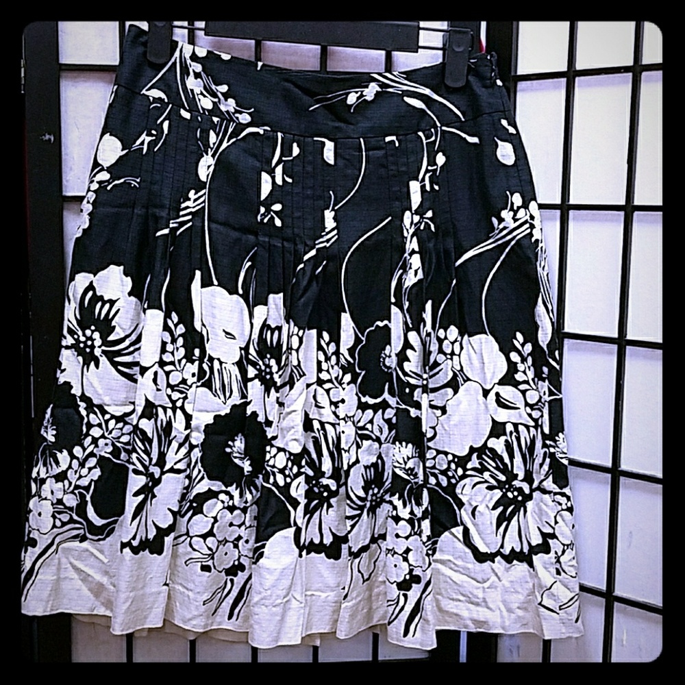 SHORT SKIRT ( ANN TAYLOR)